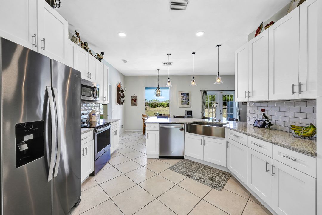 2525 39th Ave NE, Naples, FL 34120