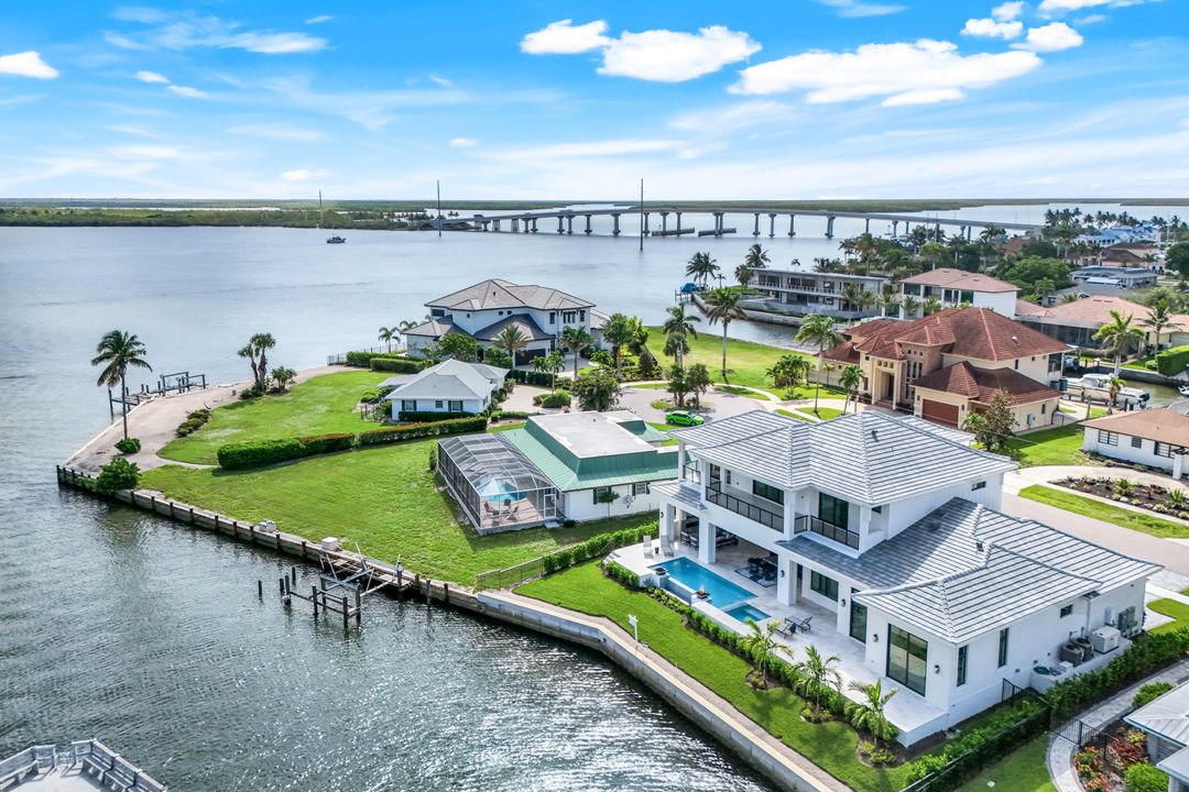 960 Iris Ct, Marco Island, FL 34145
