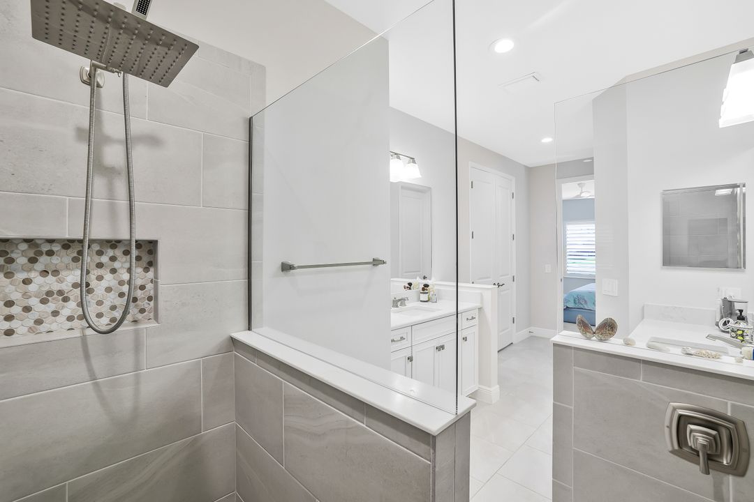 2291 Marquesa Cir, Naples, FL 34112