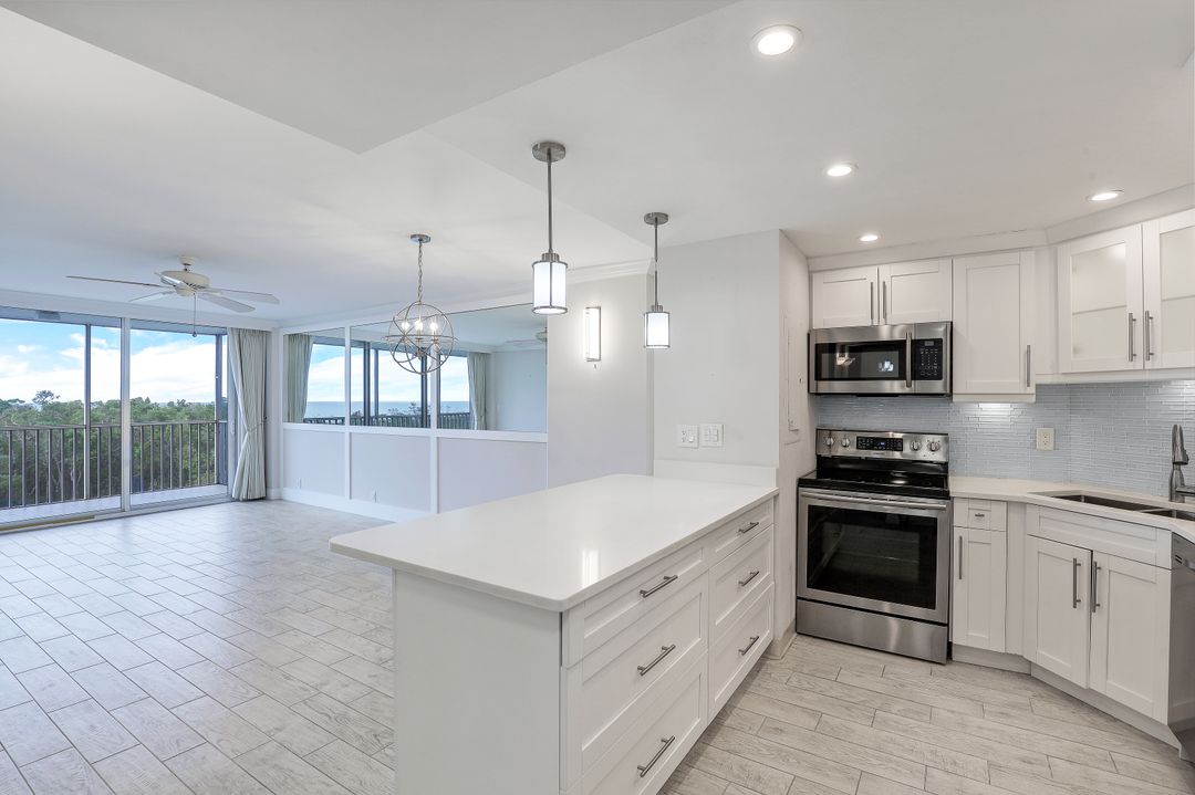 5 Bluebill Ave APT 506, Naples, FL 34108