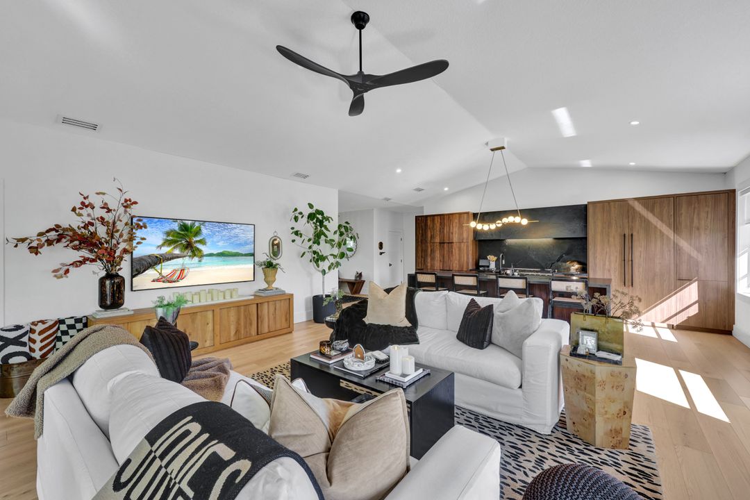 746 Park Ave, Naples, FL 34110