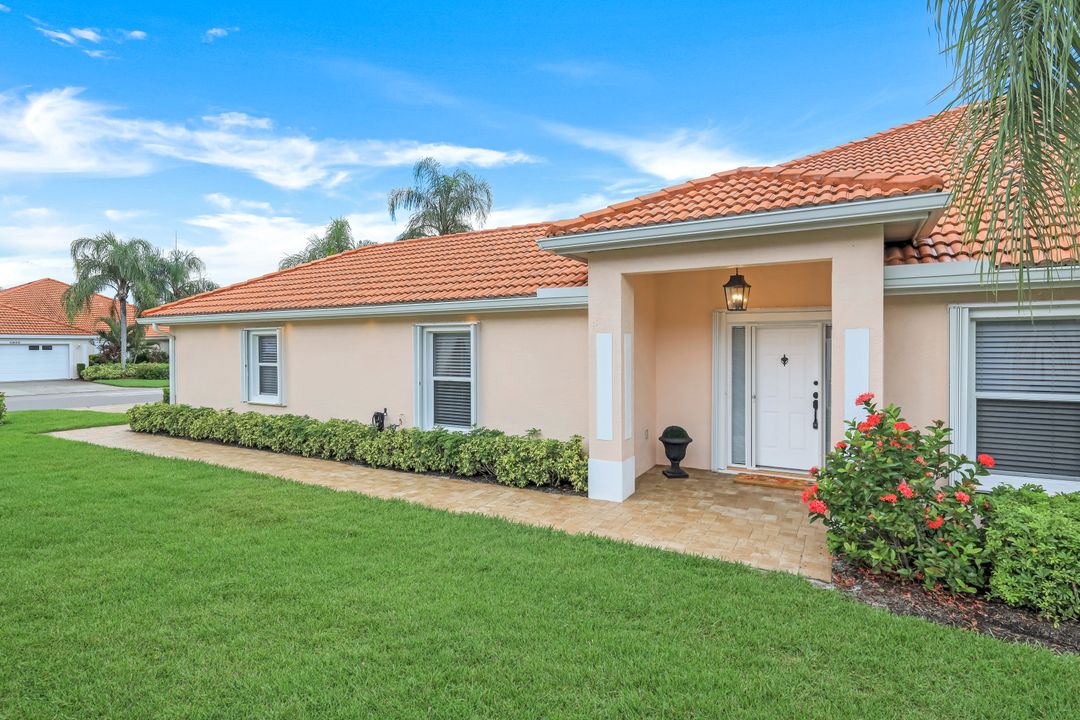 5867 Northridge Dr, Naples, FL 34110