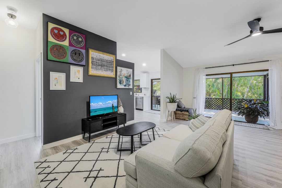 3658 Kent Dr, Naples, FL 34112