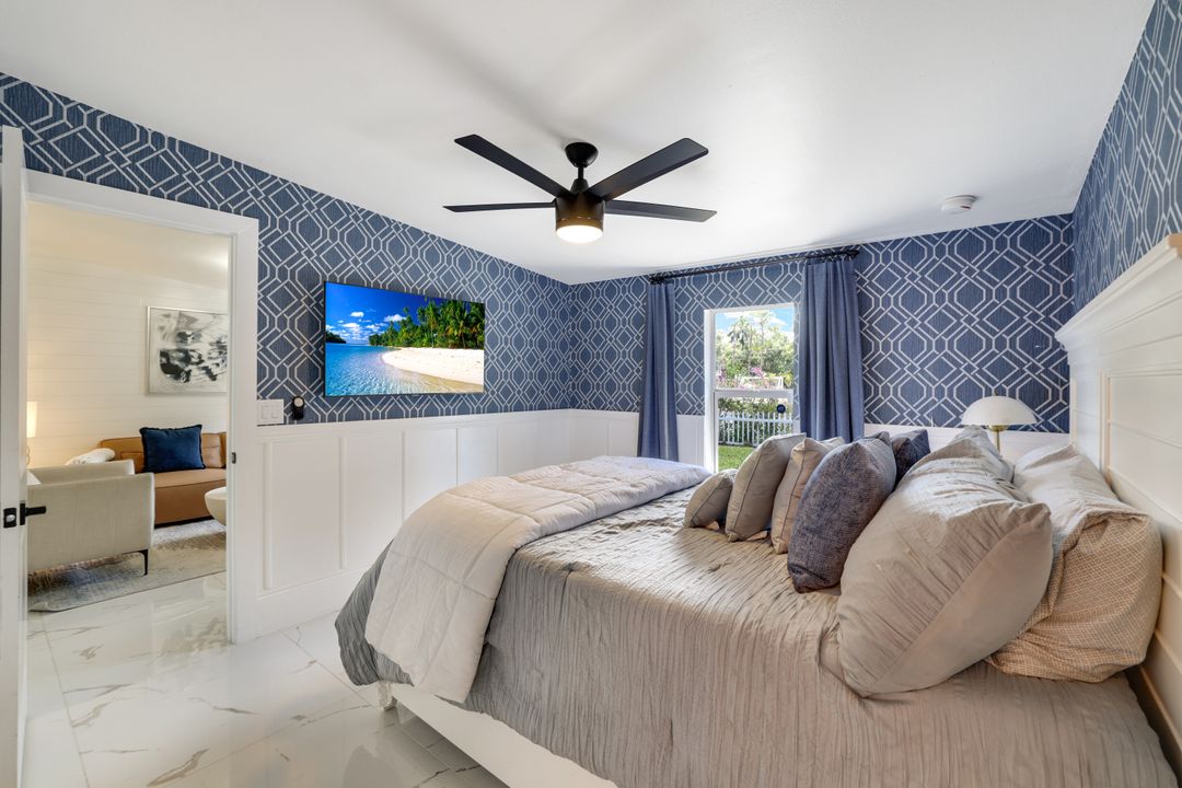 1300 Pine St, Naples, FL 34104