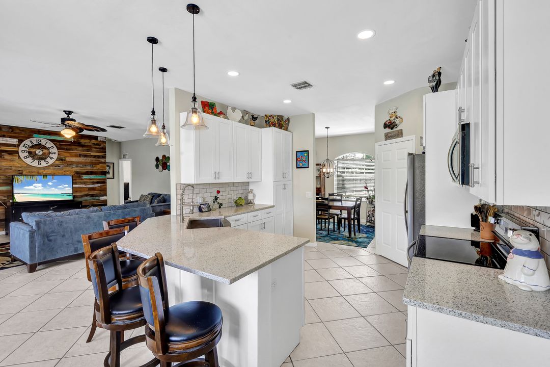 2525 39th Ave NE, Naples, FL 34120