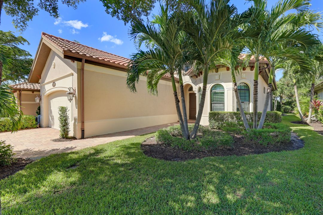 7319 Lantana Cir, Naples, FL 34119