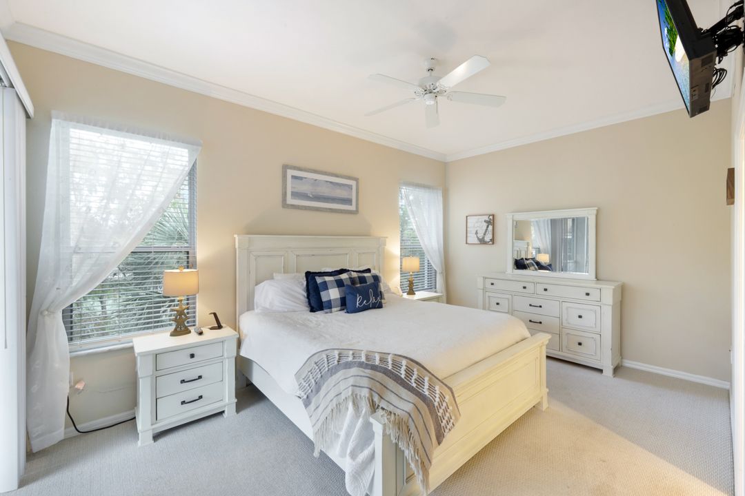 8267 Parkstone Pl #302, Naples, FL 34120