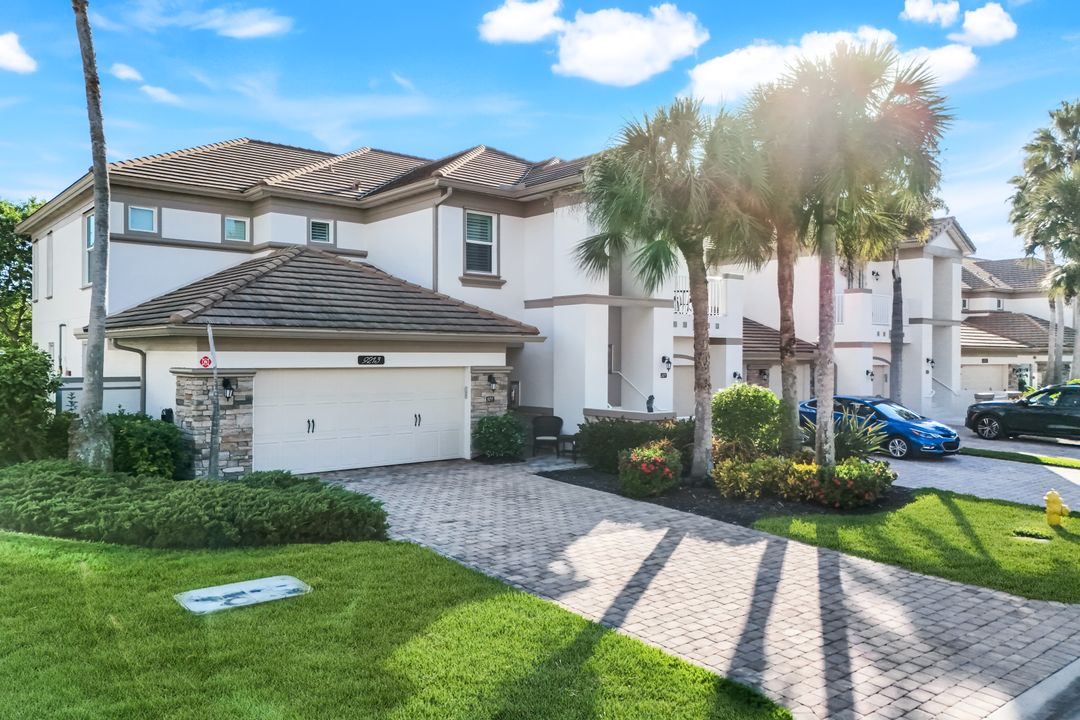 9213 Quartz Ln #101, Naples, FL 34120