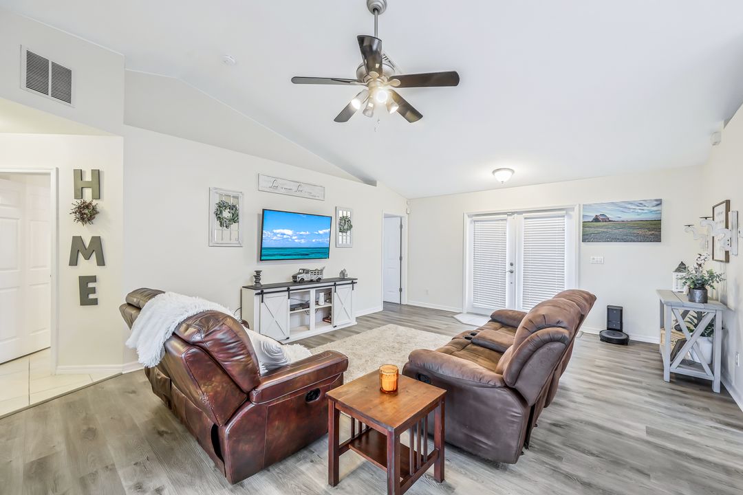 2217 SW 3rd Pl, Cape Coral, FL 33991