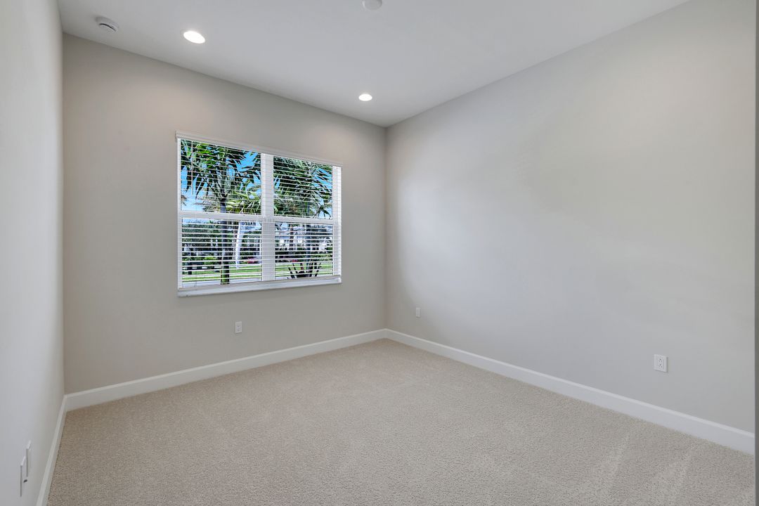 2741 Durham Cir, Naples, FL 34112