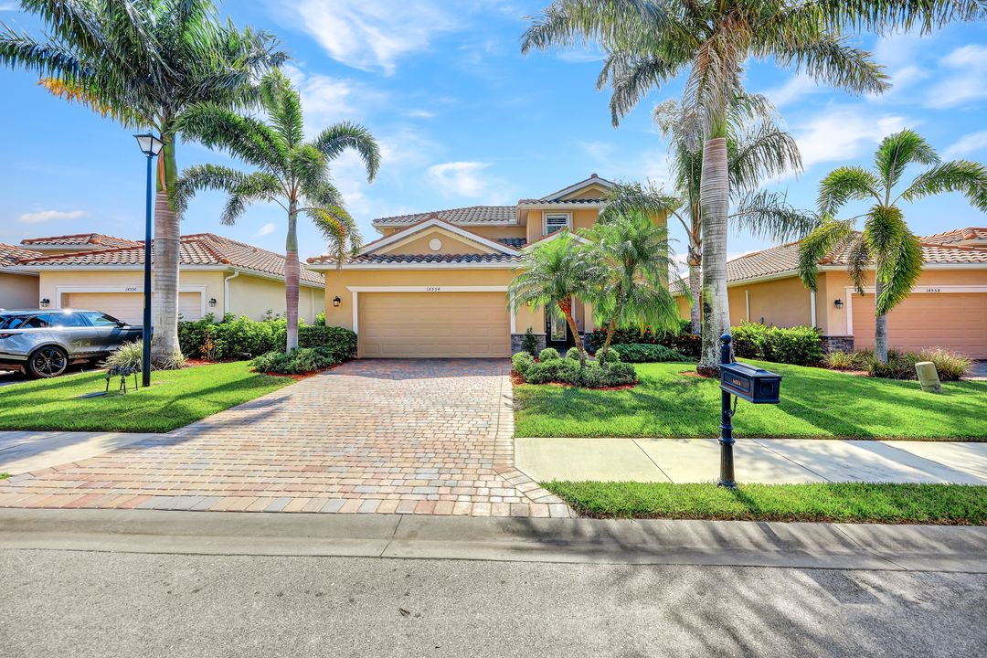 14554 Lanier Ct, Naples, FL 34114