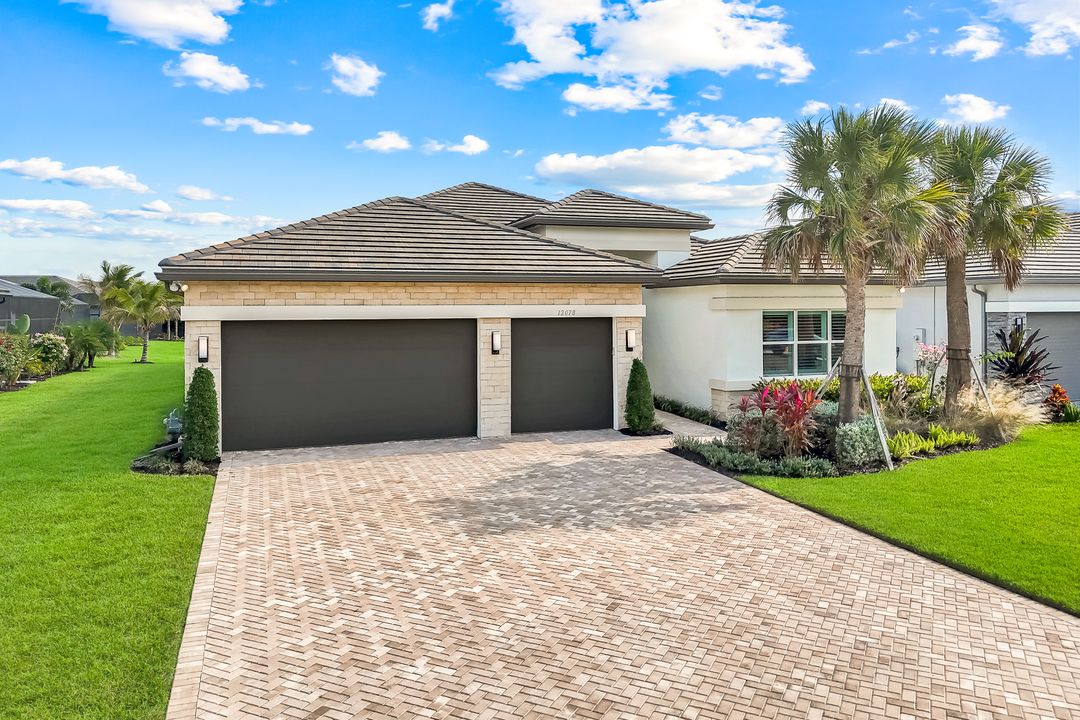 12078 Mimosa St, Naples, FL 34120