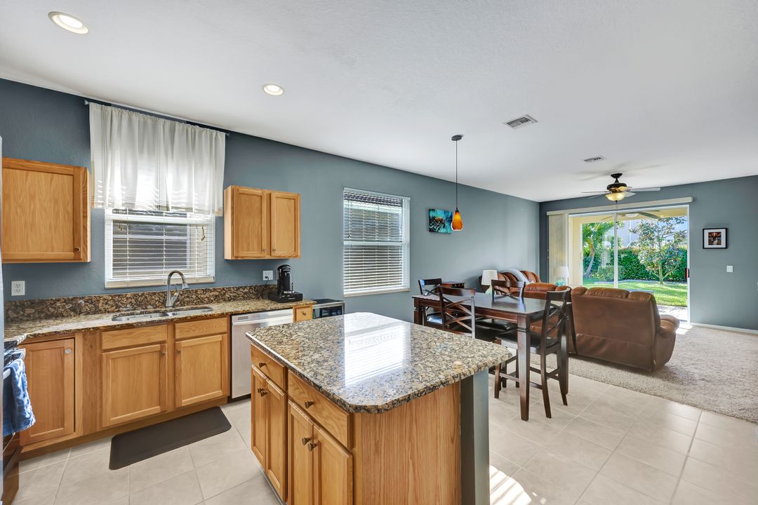 9262 Chestnut Tree Loop, Fort Myers, FL 33967