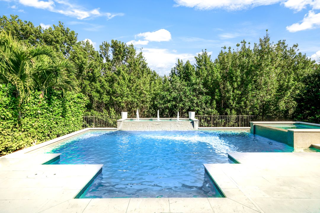 91 14th St S, Naples, FL 34102