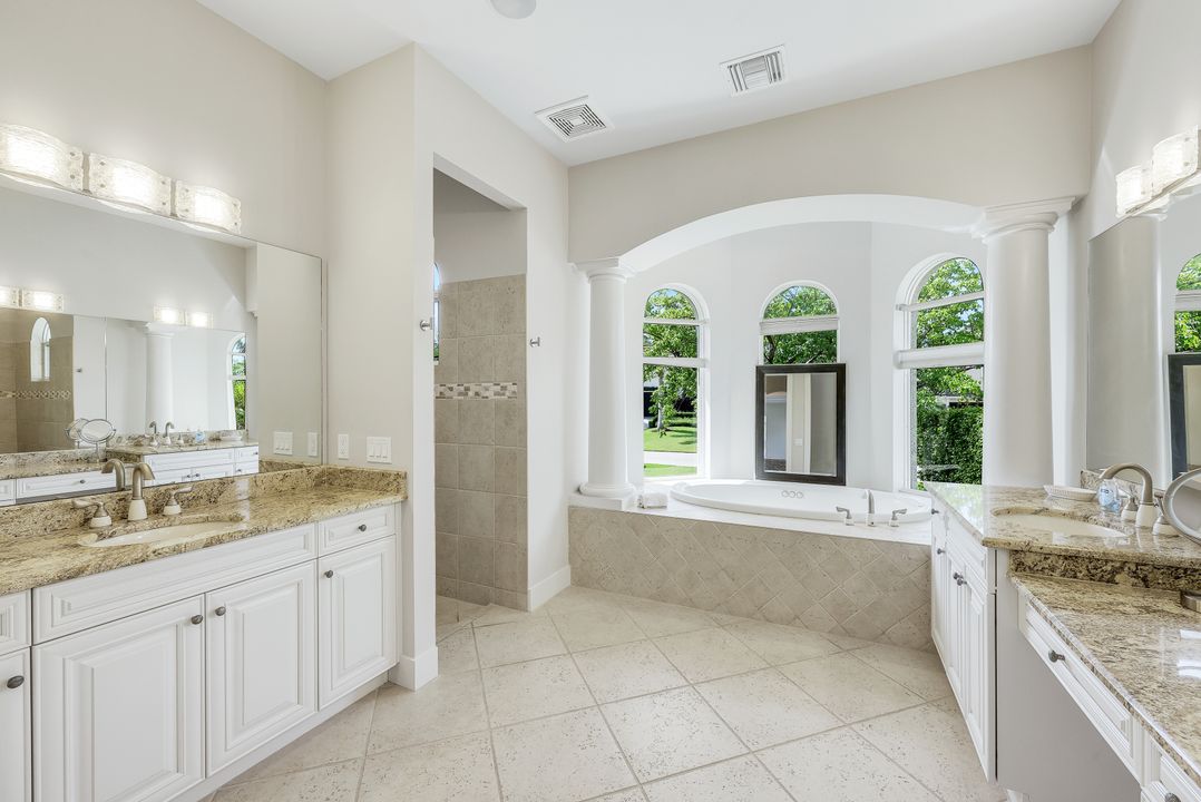 155 Heron Ave, Naples, FL 34108