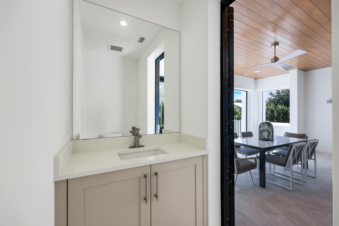 9760 Vanderbilt Dr, Naples, FL 34108