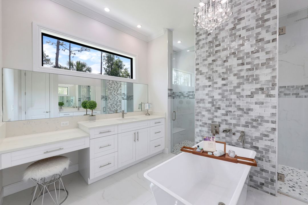 367 14th Ave NE, Naples, FL 34120