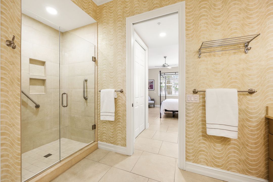 805 Bentwater Cir #101, Naples, FL 34108