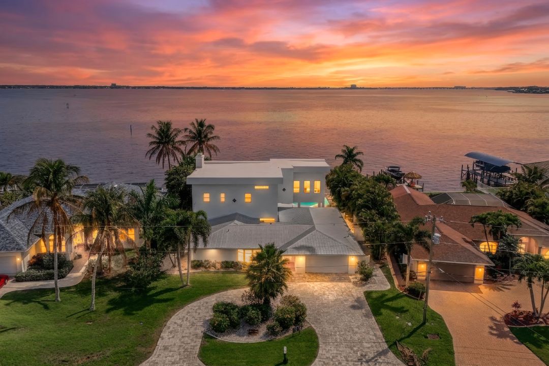 2302 SE 28th St, Cape Coral, FL 33904