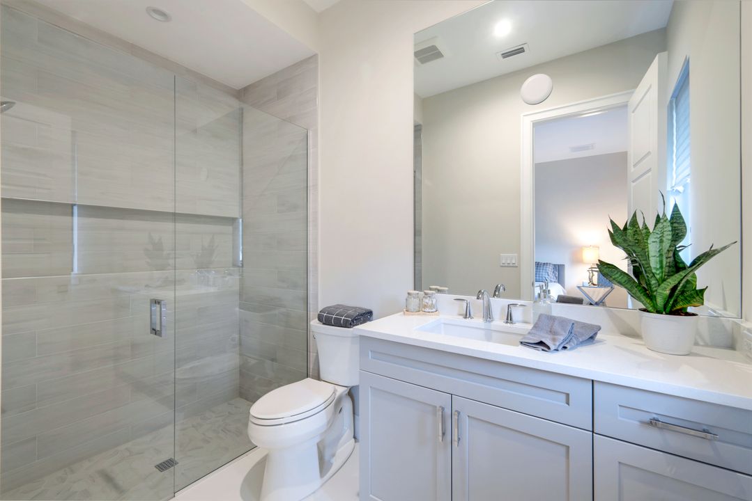 16724 Enclave Cir, Naples, FL 34110