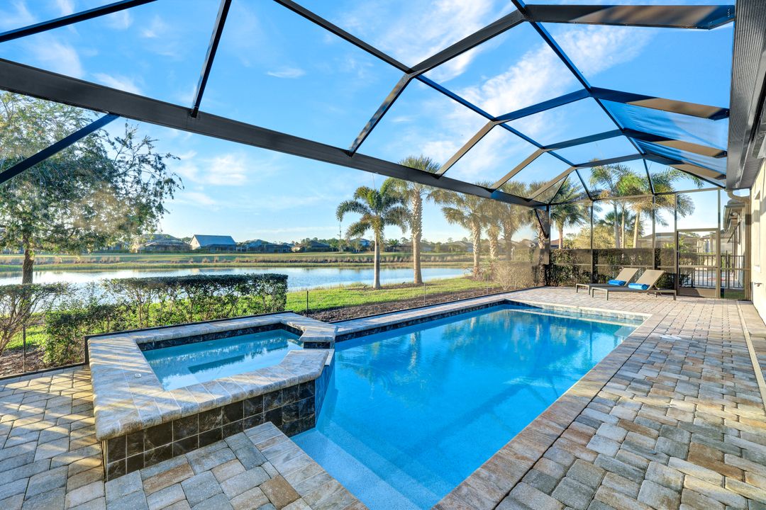 9493 Night Heron Ln, Naples, FL 34120