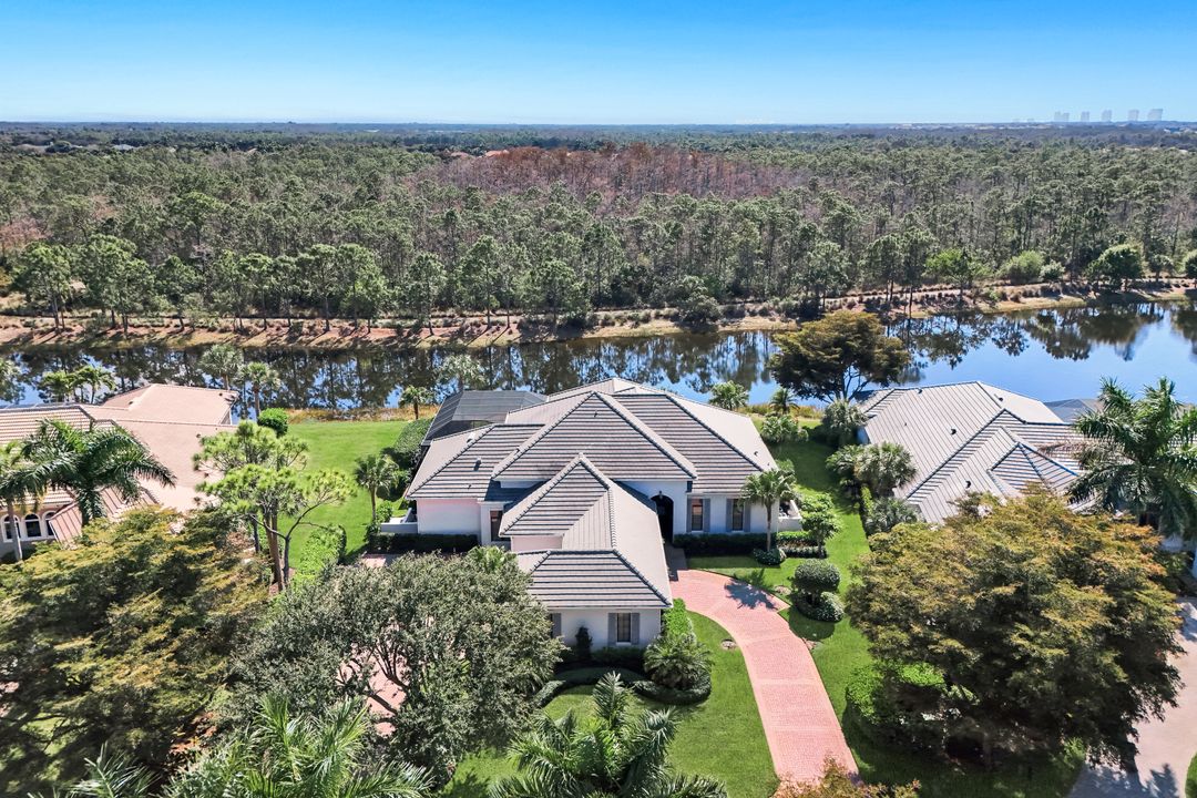 22121 Shallowater Ln, Bonita Springs, FL 34135