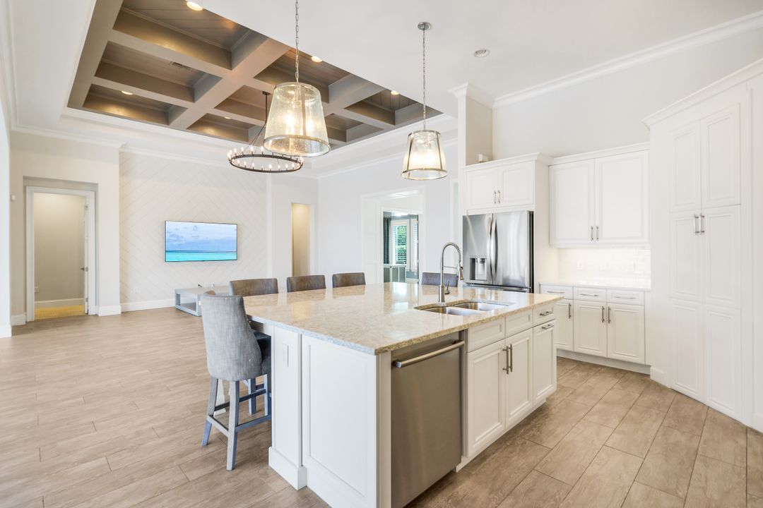 6348 Lyford Isle Dr, Naples, FL 34113