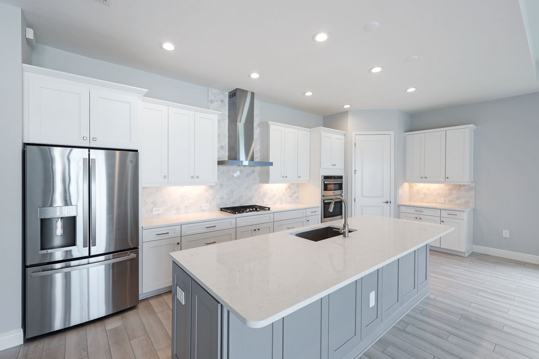 3995 Pegasus Wy, Naples, FL 34120