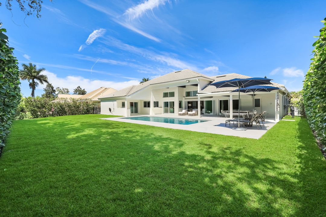 812 Tallow Tree Ct, Naples, FL 34108