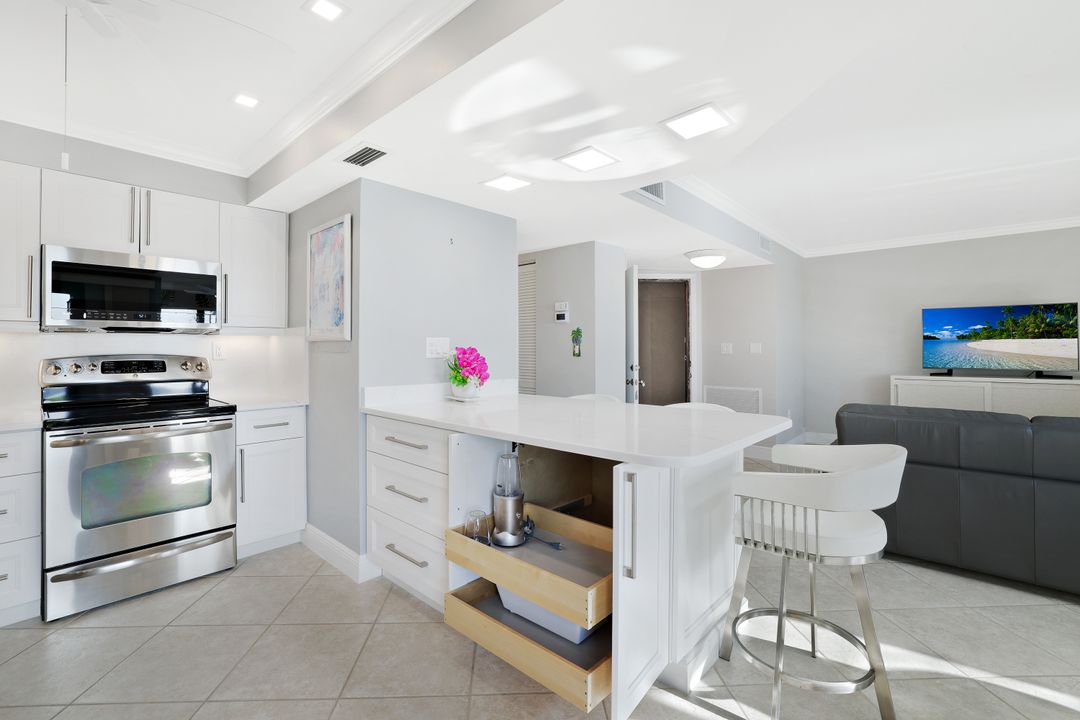 1528 Mainsail Dr #9, Naples, FL 34114