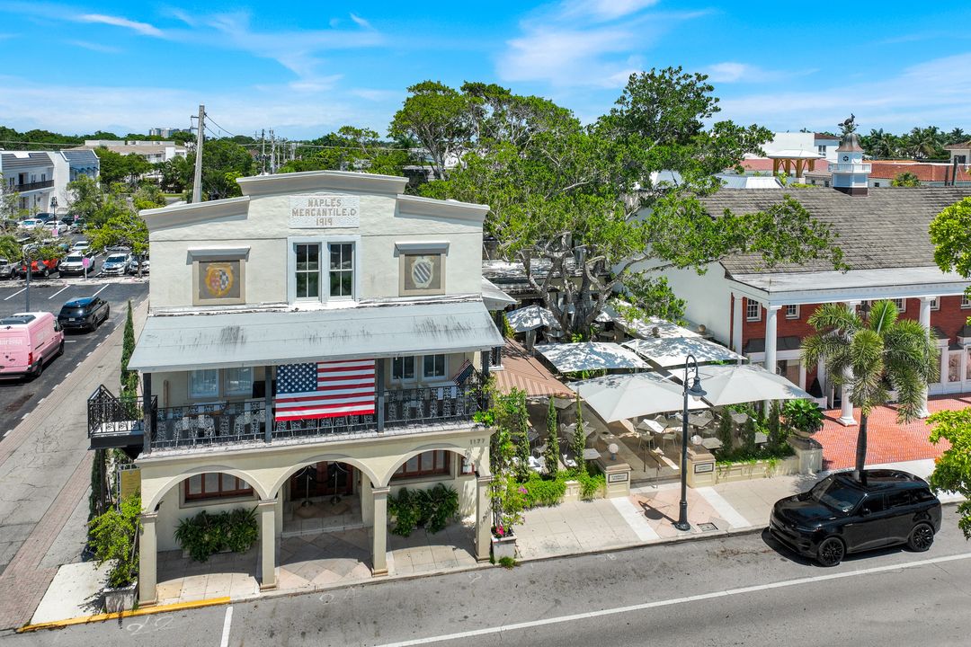 382 12th Ave S, Naples, FL 34102