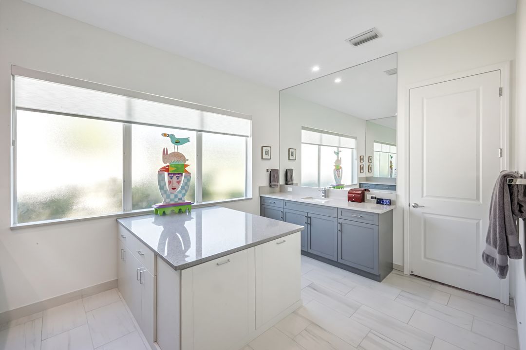 12083 Azalea Wy, Naples, FL 34120