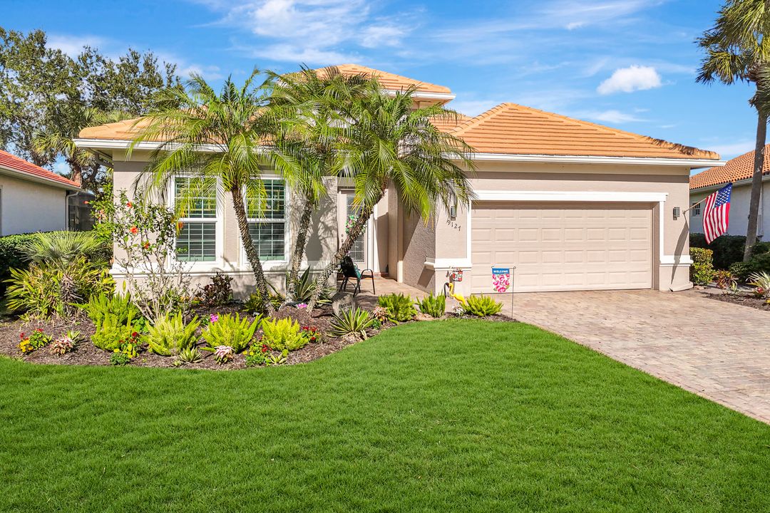 9127 Crystal Ct, Naples, FL 34120