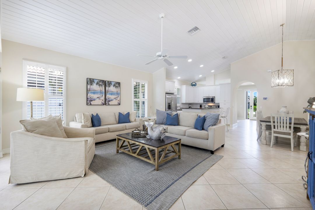 687 106th Ave N, Naples, FL 34108