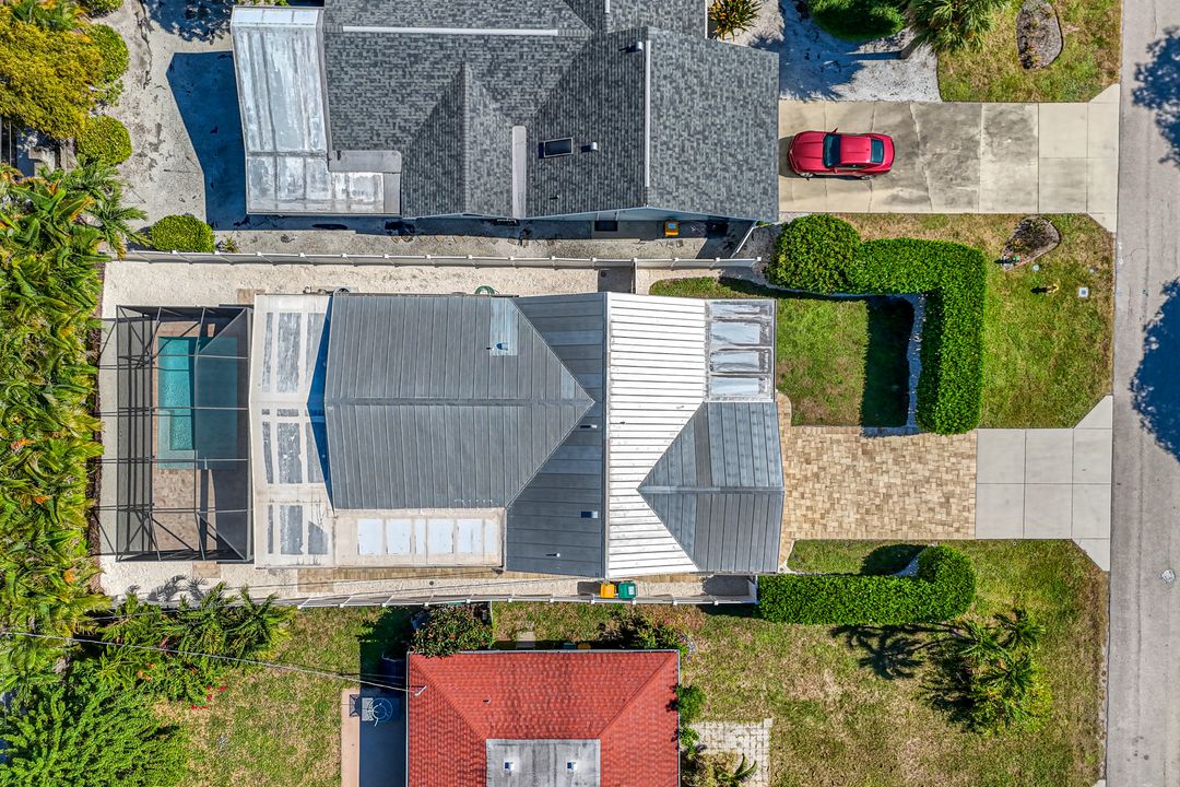 825 93rd Ave N, Naples, FL 34108