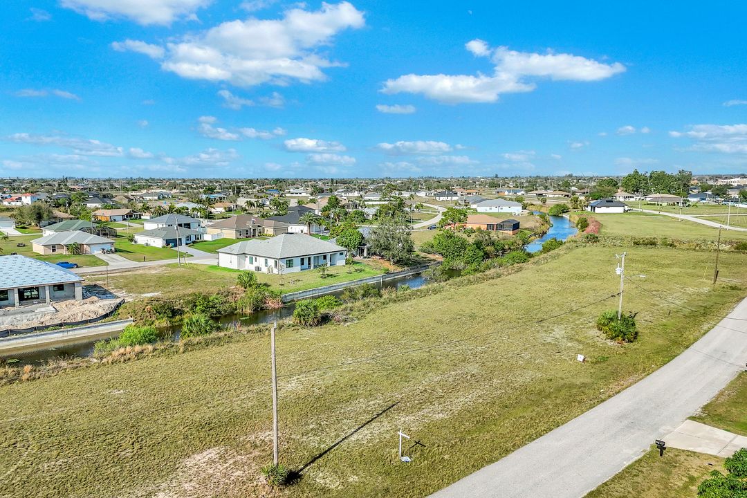 1302 NE 19th Pl, Cape Coral, FL 33909