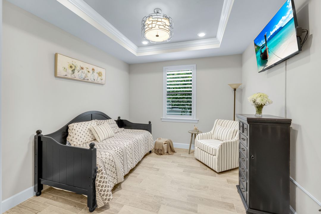 9354 Greyhawk Trl, Naples, FL 34120