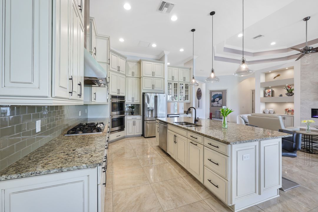 8678 Amour Ct, Naples, FL 34119