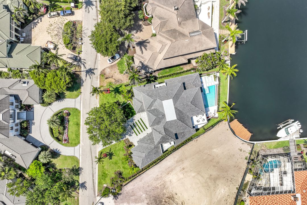 403 Neapolitan Way, Naples, FL 34103