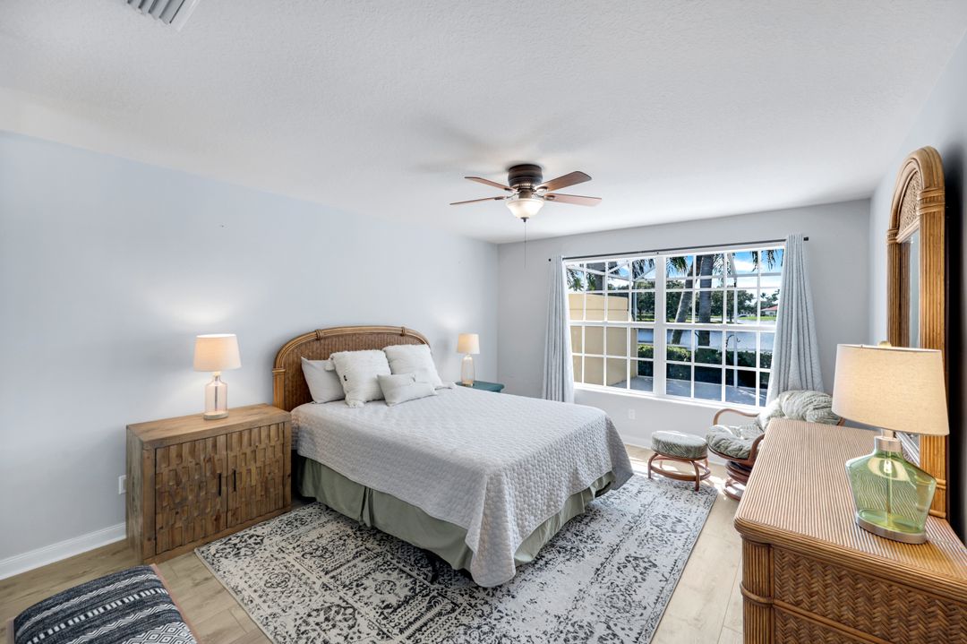 4251 Redonda Ln, Naples, FL 34119