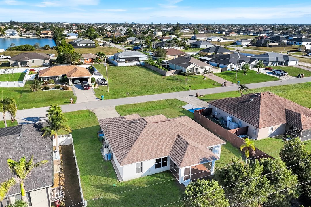 1706 NE 2nd Pl, Cape Coral, FL 33909