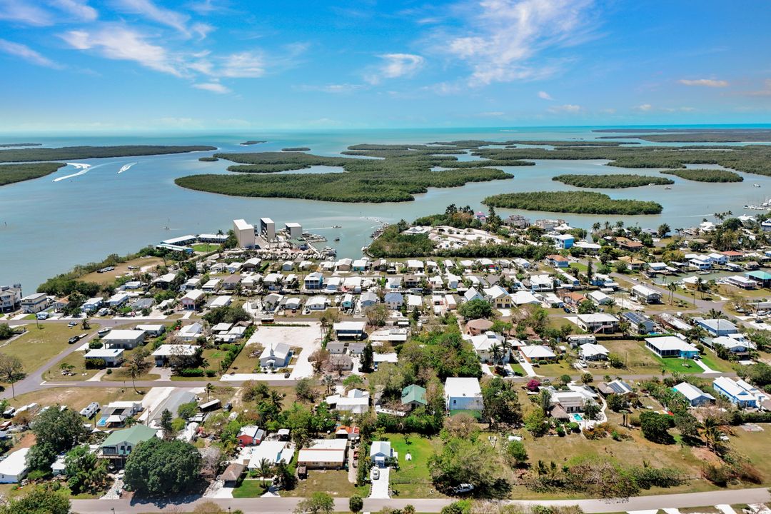 414 Papaya St #53, Goodland, FL 34140