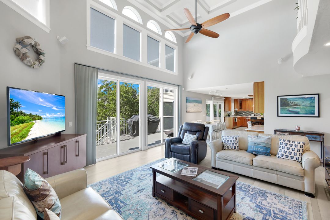 1111 Schooner Pl, Sanibel, FL 33957