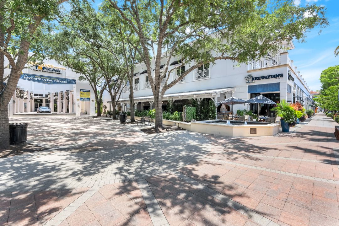 875 6th Ave S #303, Naples, FL 34102
