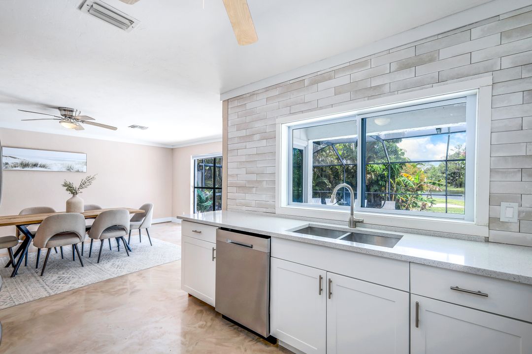 2266 Kings Lake Blvd, Naples, FL 34112