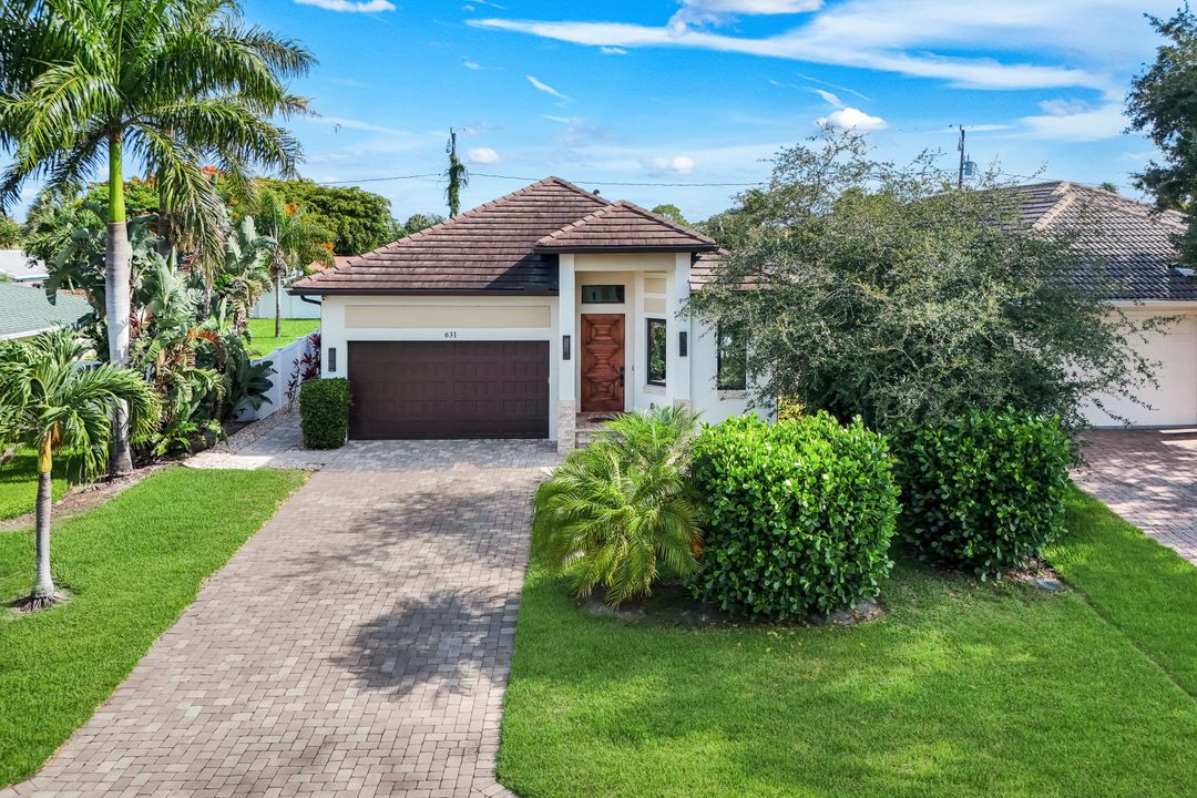631 100th Ave N, Naples, FL 34108