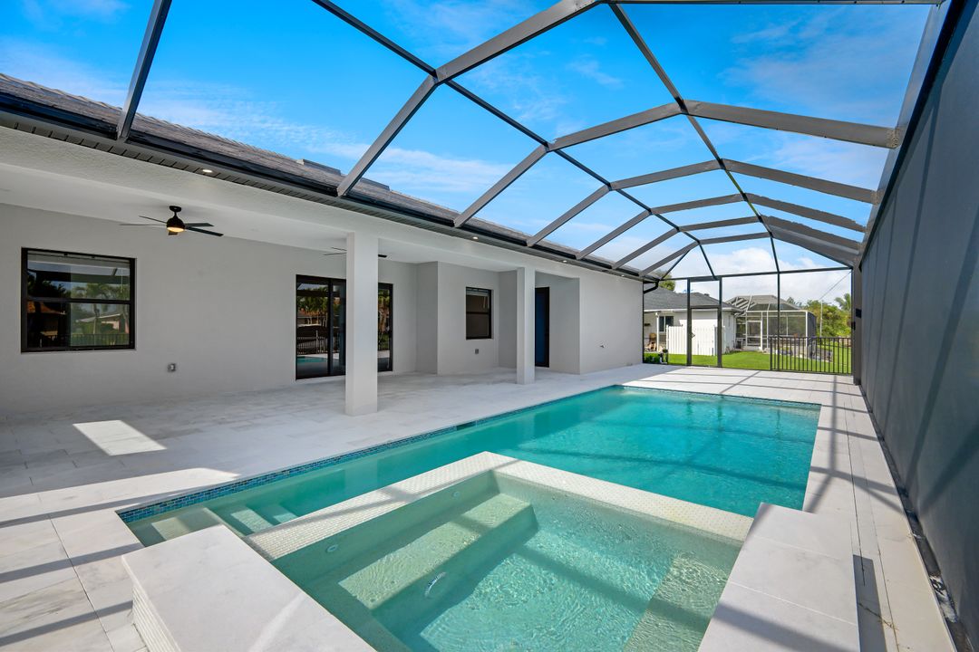 215 SW 37th Ln, Cape Coral, FL 33914