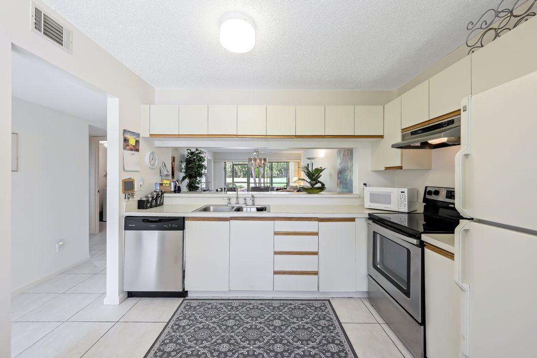 3695 Amberly Cir #E 107, Naples, FL 34112