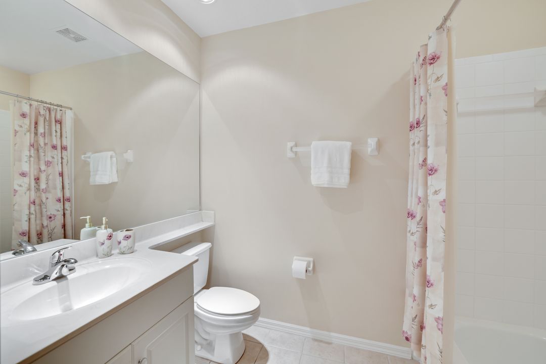 8247 Parkstone Pl #305, Naples, FL 34120