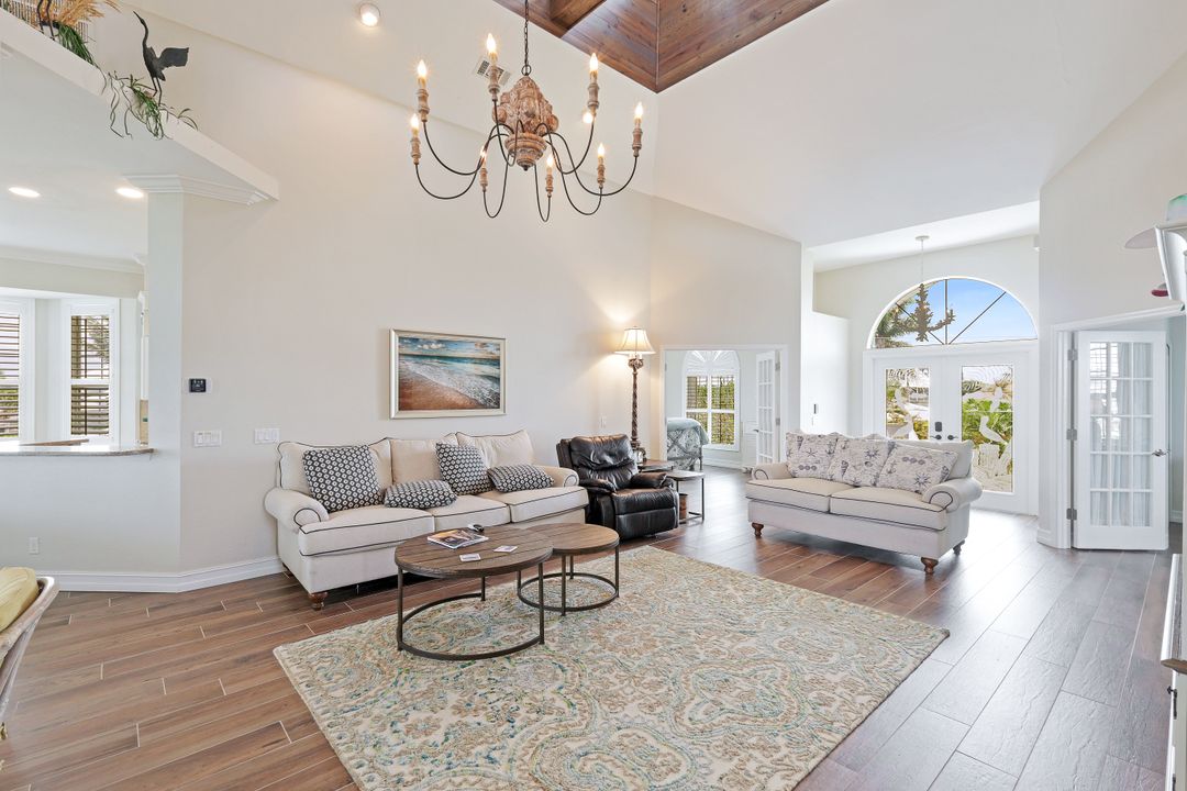 418 Panay Ave, Naples, FL 34113